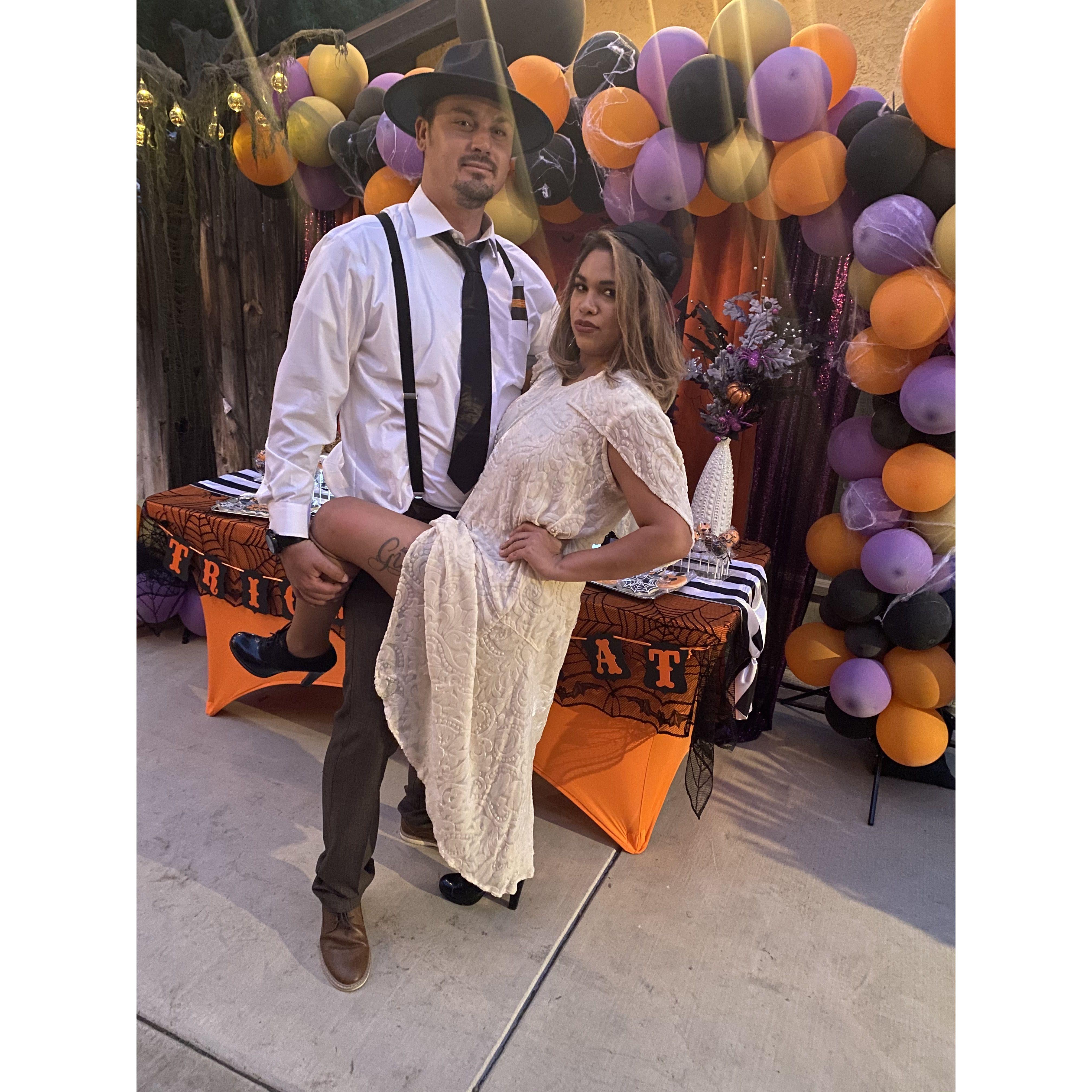 We love HALLOWEEN Bonnie and Clyde