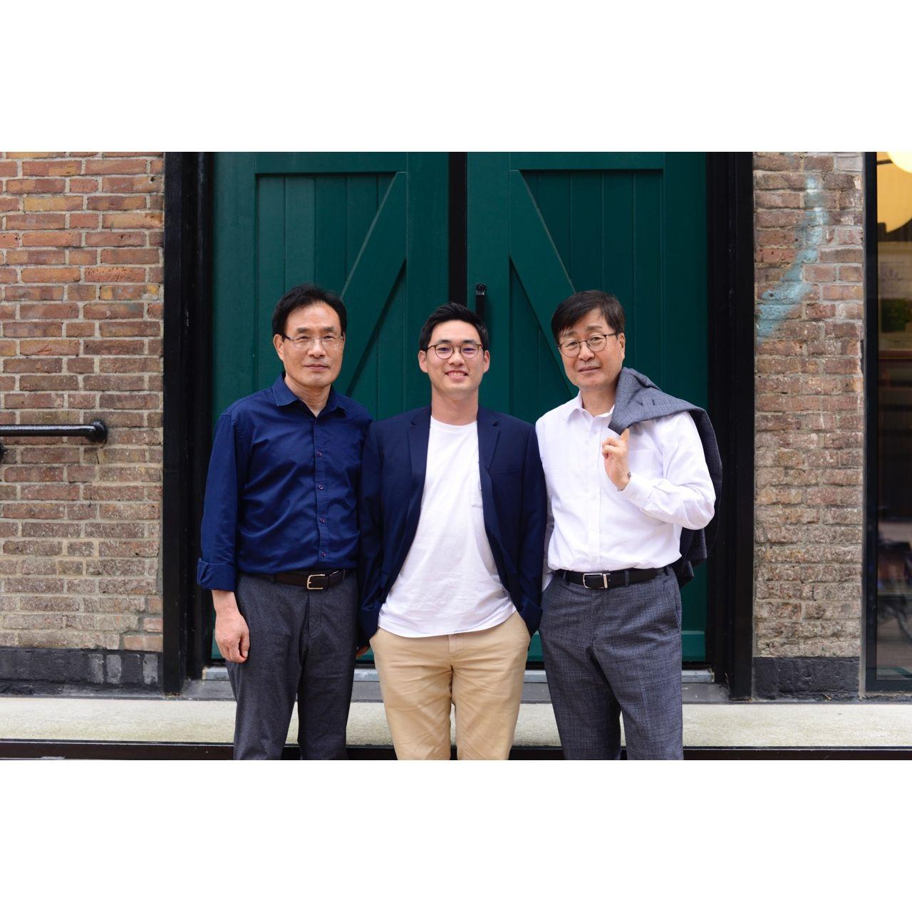 photo shoot in Holland: with dads (PC: Jeong Lee)