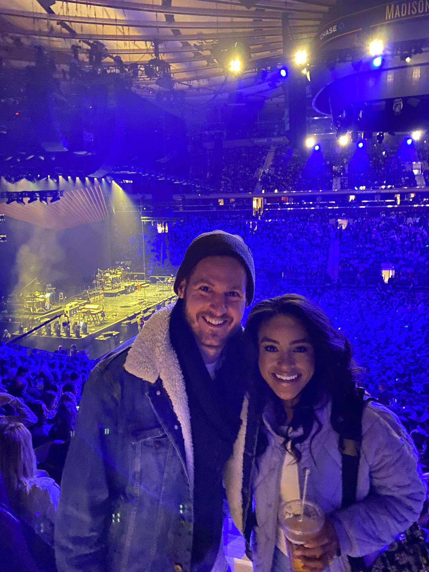Concert going is our favorite. John Mayer super fans! 🎸