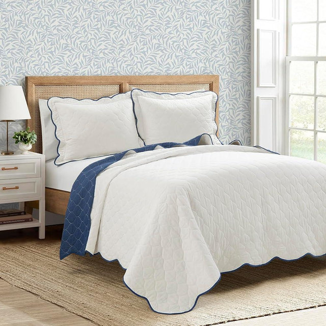 Lush Decor Coastal Chic Scalloped Edge Reversible Cotton Quilt 3 Piece Set, Full/Queen, Navy & White - Queen Bedding Set - White Quilt - Coastal Decor