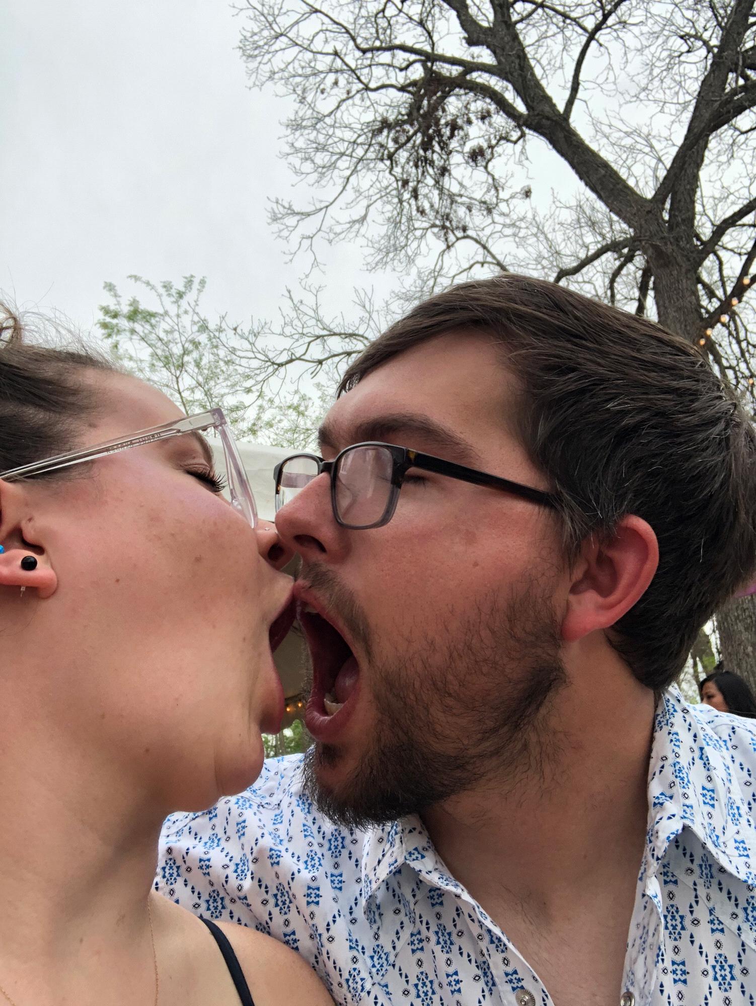 the best way to kiss, trust us