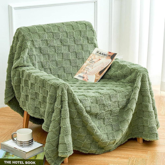 Aganear Fleece Throw Blanket - Cozy Soft Lightweight Fuzzy Checkered Throw Blanket for Women Portable Throw Blankets for Couch, Warm Present for Birthday, Christmas(50"x70", Sage Green)