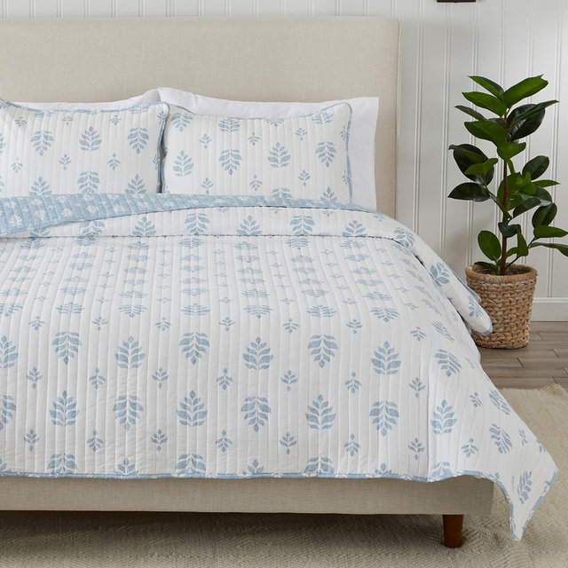 Great Bay Home Intricate French Floral Design Reversible Quilt Set With Shams