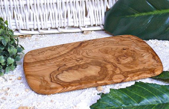 cutting board olive wood 22 x 14 cm / 8.6 x 5.5 inches