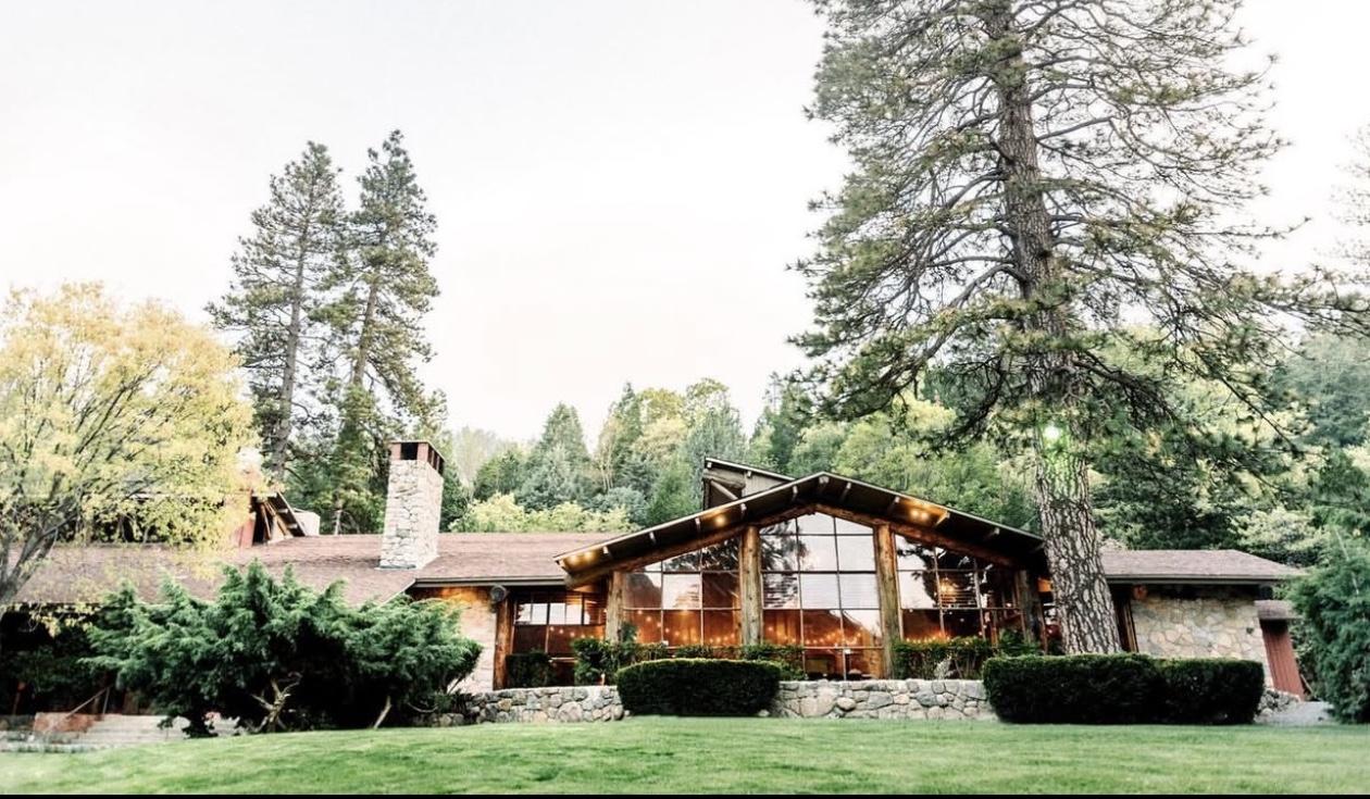 The Wedding Website of Jessica Madeira and Travis Hanson