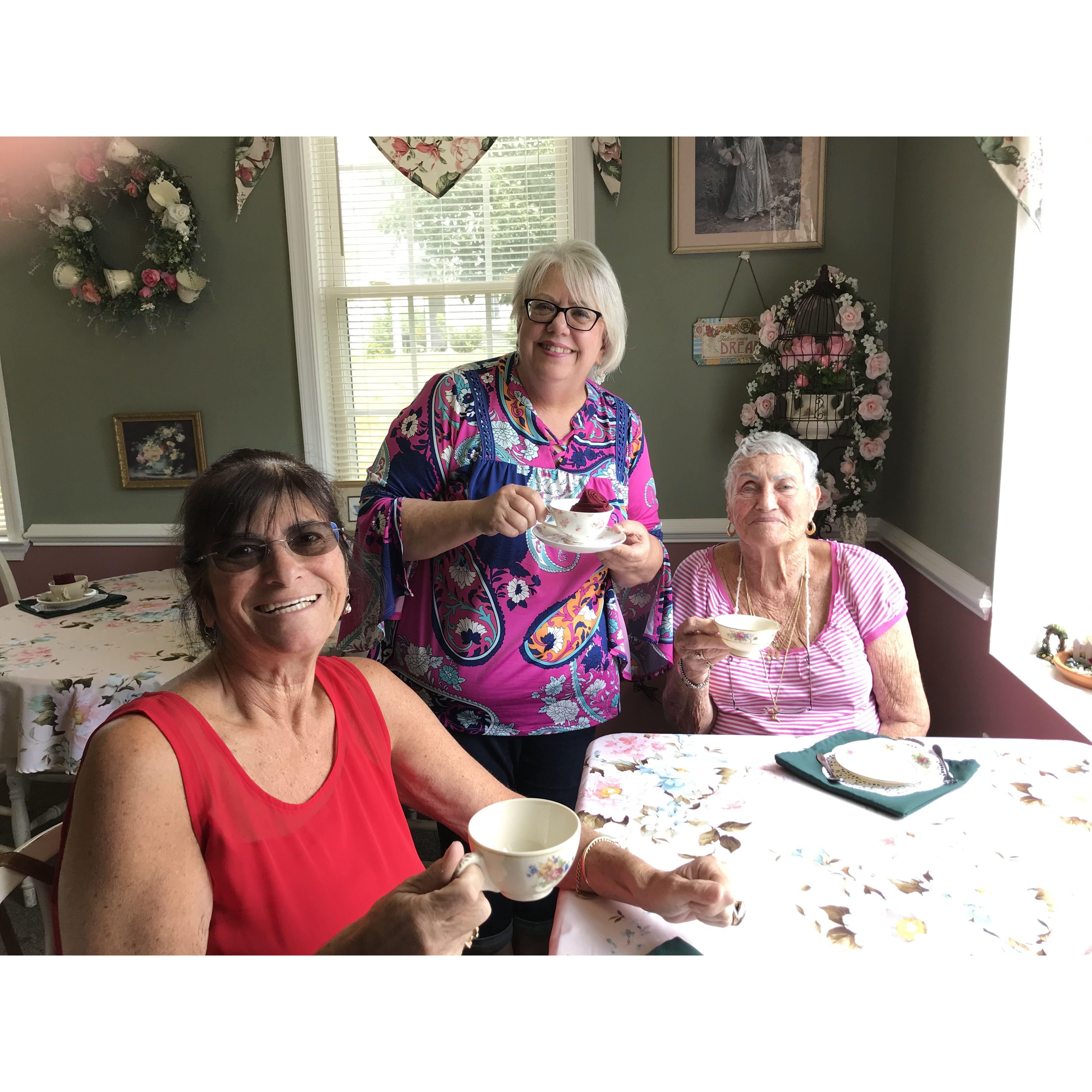 Tea with mom & Patti!
