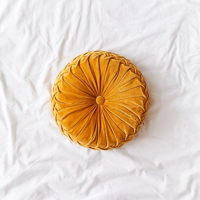 Round Pintuck Pillow
