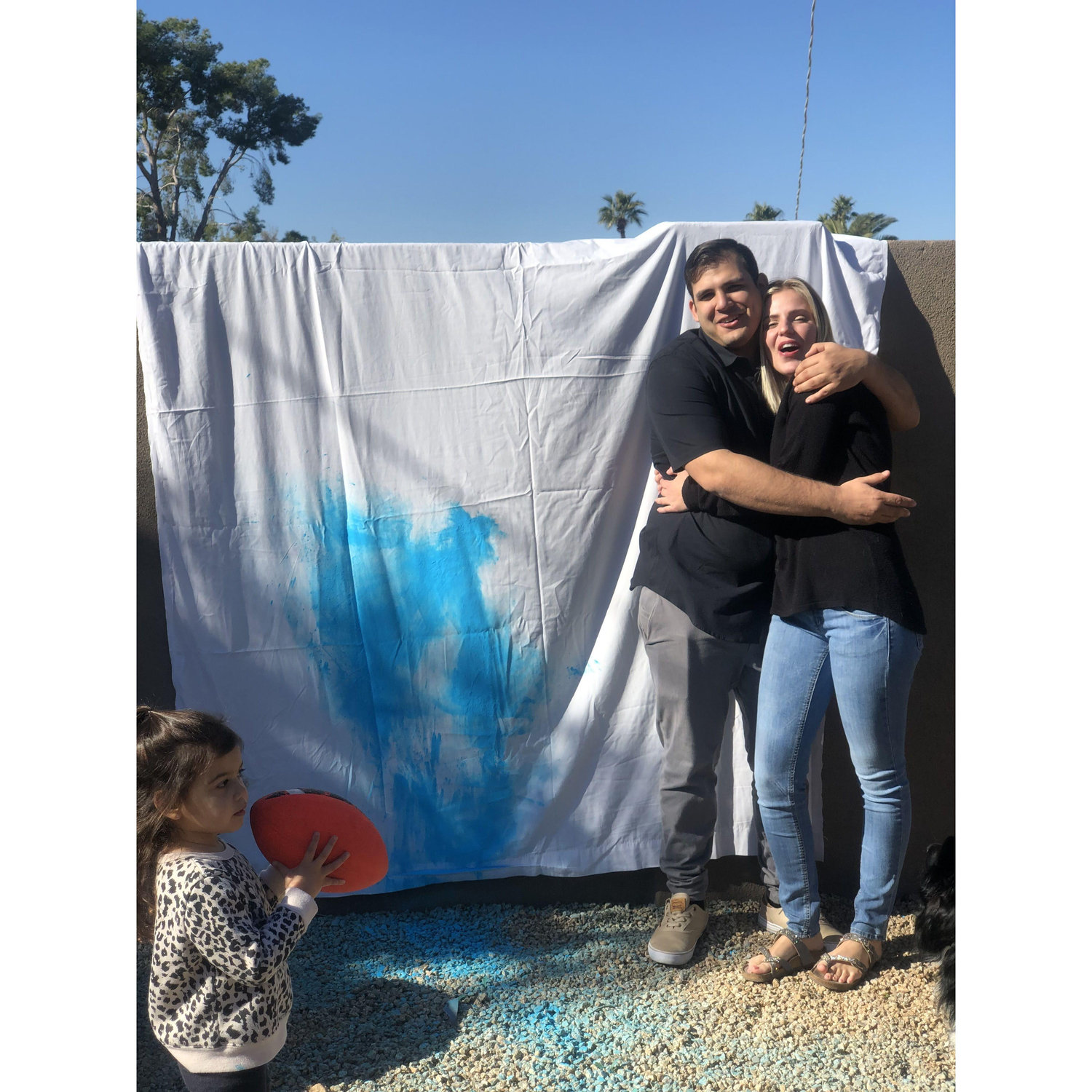 The moment we found out we were having a boy.

(Descubrimos que ibamos a tener un nino.)