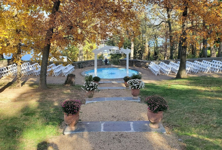 The Wedding Website of Mérida Lloyd and Griffin Weigel