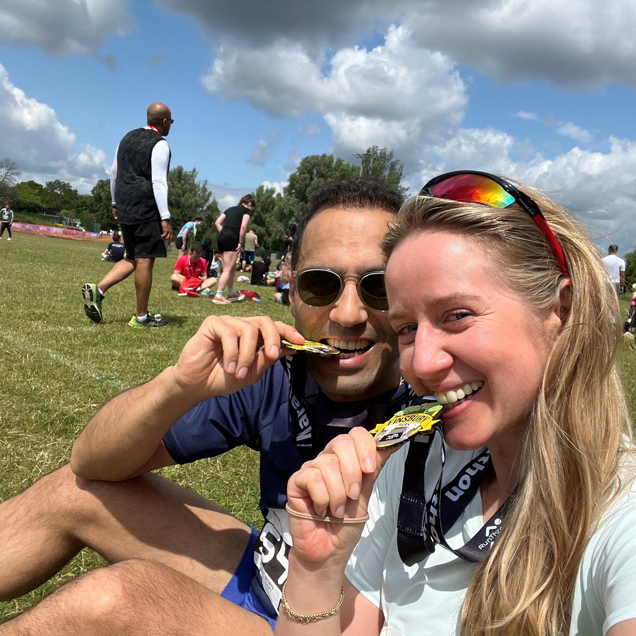 ...after so many pubs, we went back to running! Our first half marathon, 2h15 baby ! ...