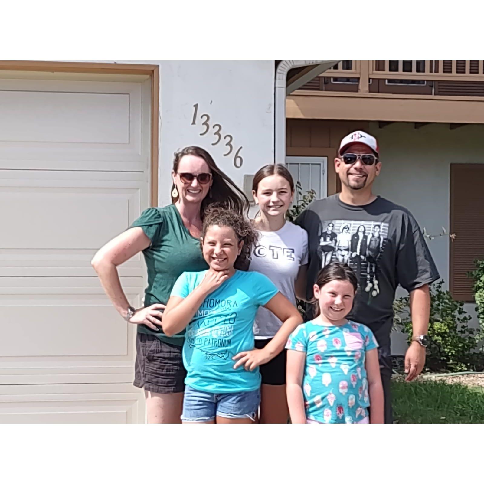 We bought a house!
Compramos una casa!