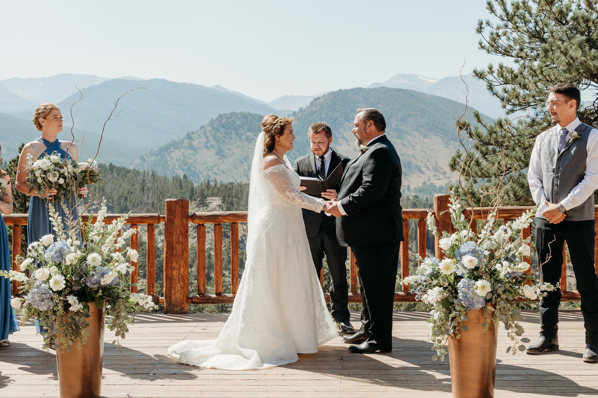 Wedding ceremony at Overlook Chapel 📸 credit: Emily Gordon Photography