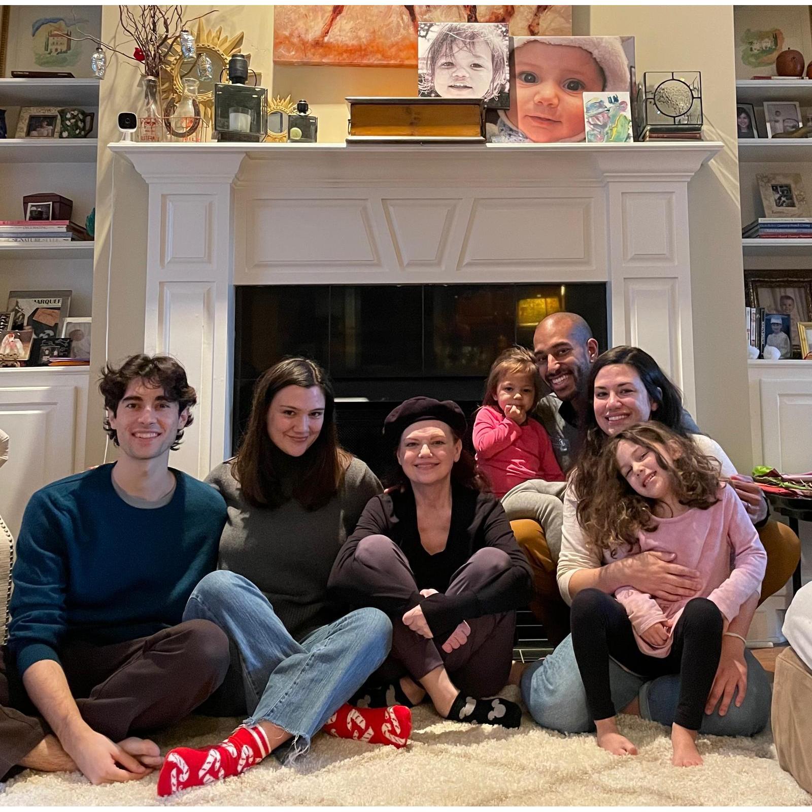 We spent that Thanksgiving with Helena's family, where Caio asked Helena's mom for her blessing - just a couple weeks before she passed away in December. | Passamos o Thanksgiving com a família de Helena, onde Caio pediu a bênção da mãe da Helena — apenas algumas semanas antes de ela falecer em dezembro.