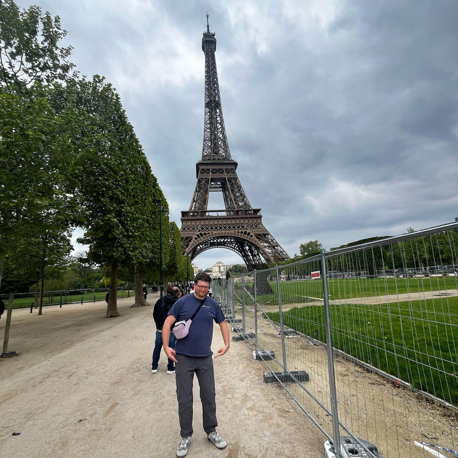 Look at that artisenal Parisian fencing.