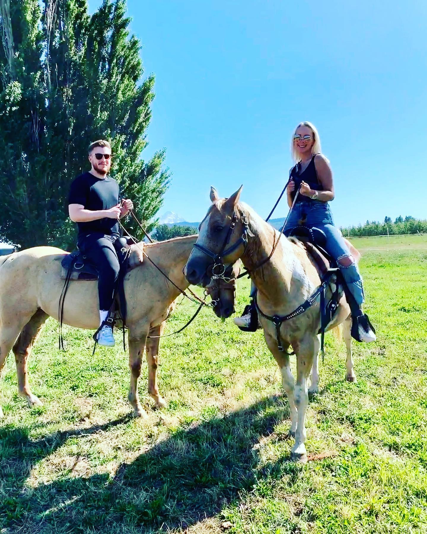 Hood River horseback riding!