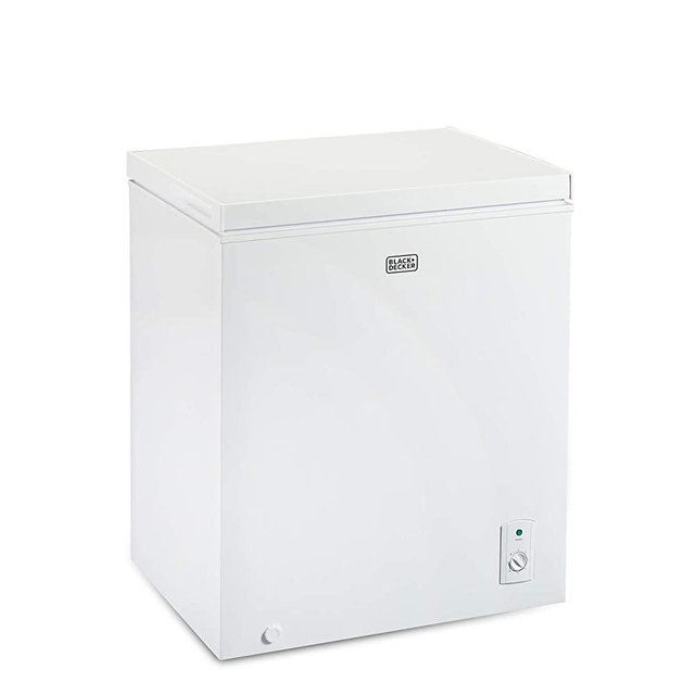 BLACK+DECKER 5.1 Cu. Ft. Chest Freezer, Holds up to 178 Lbs. of Frozen Food with Organizer Basket, BCFK516