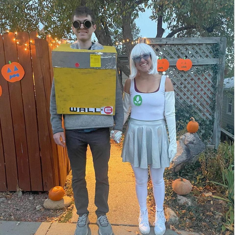 What's the best way to get Jonah to dress up for Halloween? Recycled costume and dress up as Wall-E and Eva of course!
