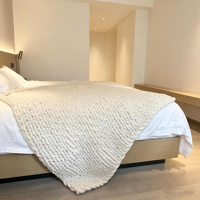 Chunky Knit Throw Blanket 40"*40", Hand Knitted Warm Chenille Blanket, Soft Thick Large Rope Knot Cable Crochet Blankets for Couch Bed Sofa, Ideal Christmas GIF (Beige)