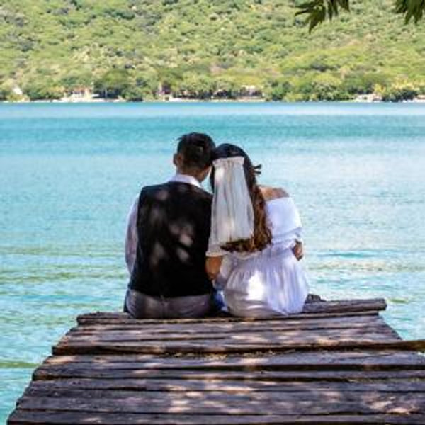 Our Dream Honeymoon Fund/Nuestra Luna de Miel