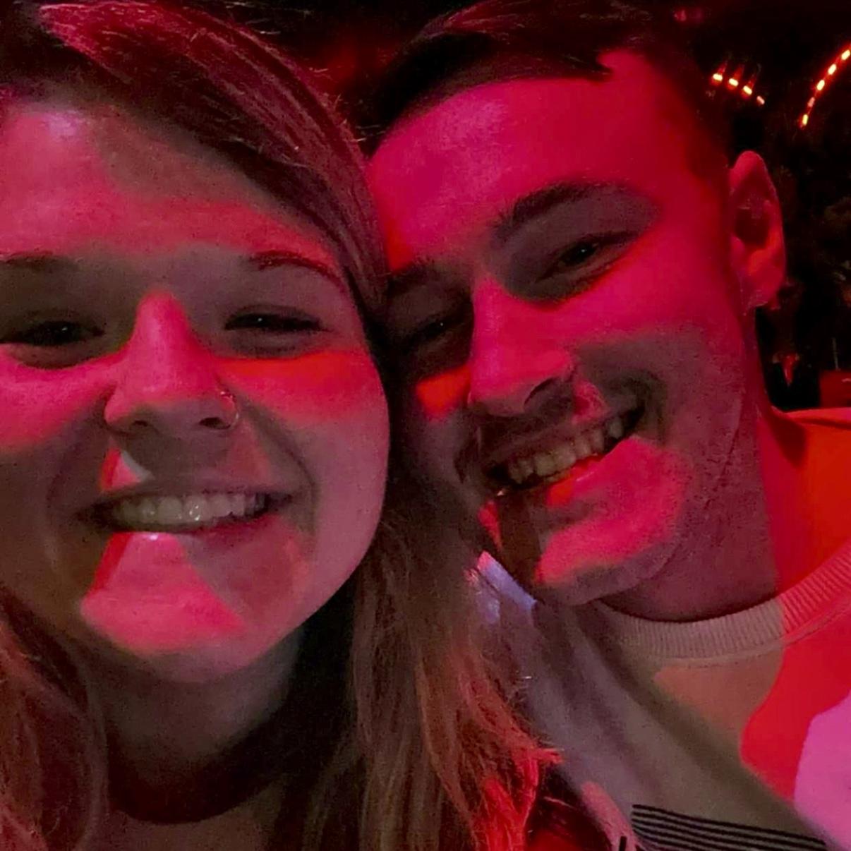 Circus date 🎪🎡 (also the picture used to announce we were dating 🤩)