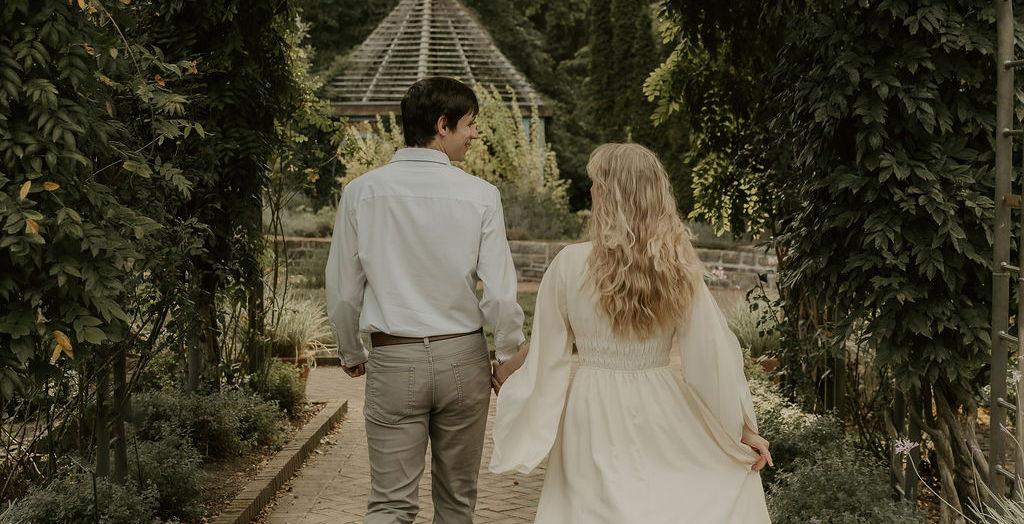 The Wedding Website of Stephanie Mee and Sinjin Jones