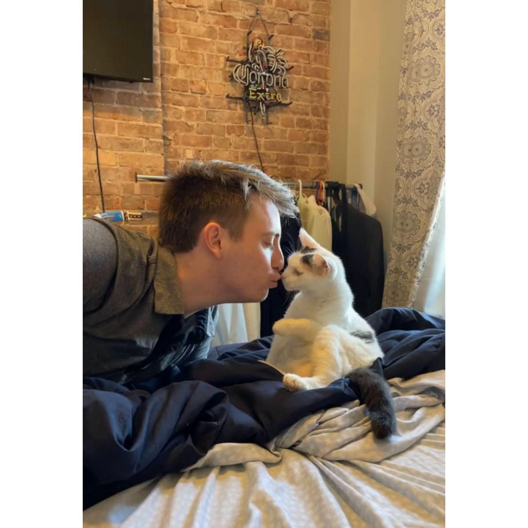 Luna kisses