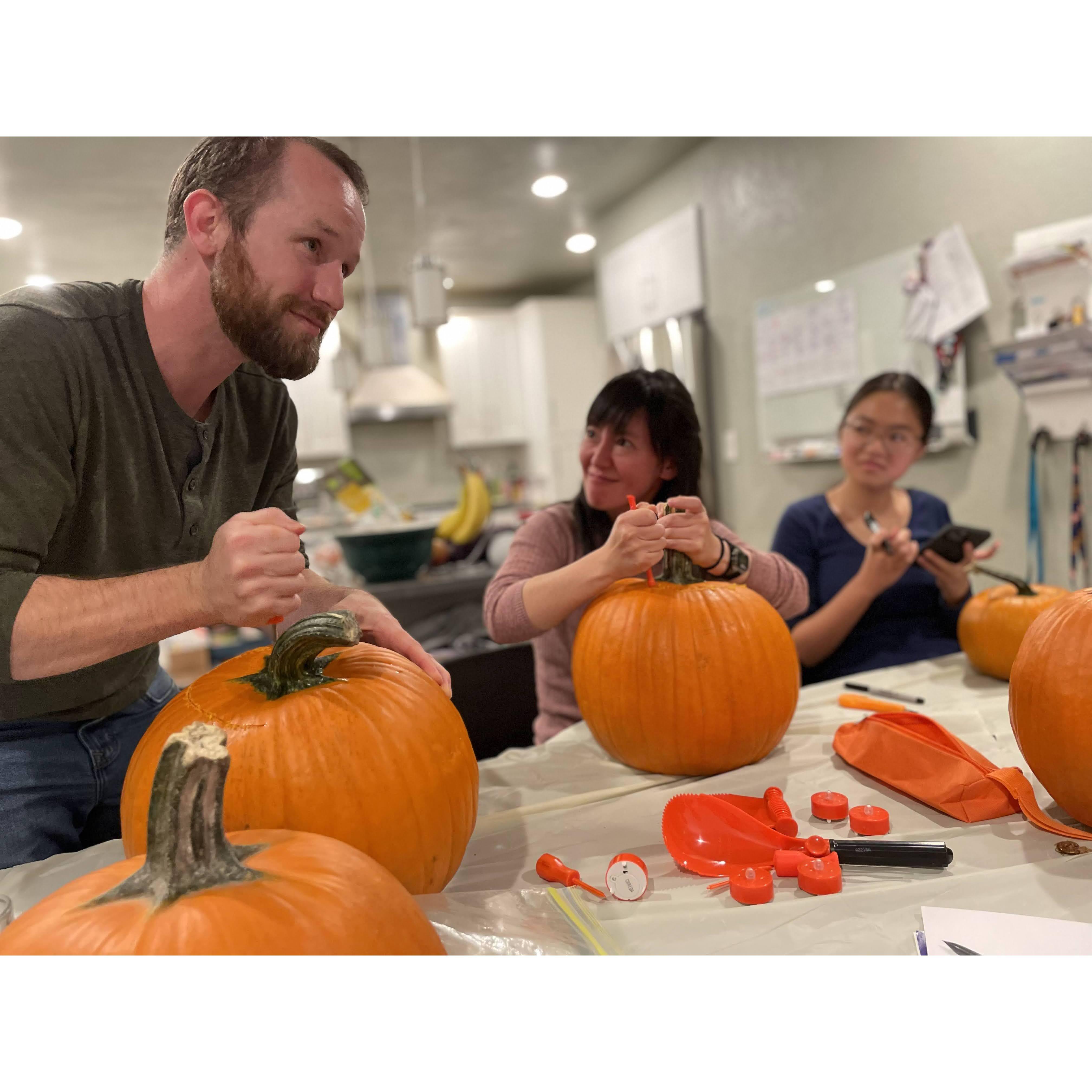 Competitive pumpkin carving