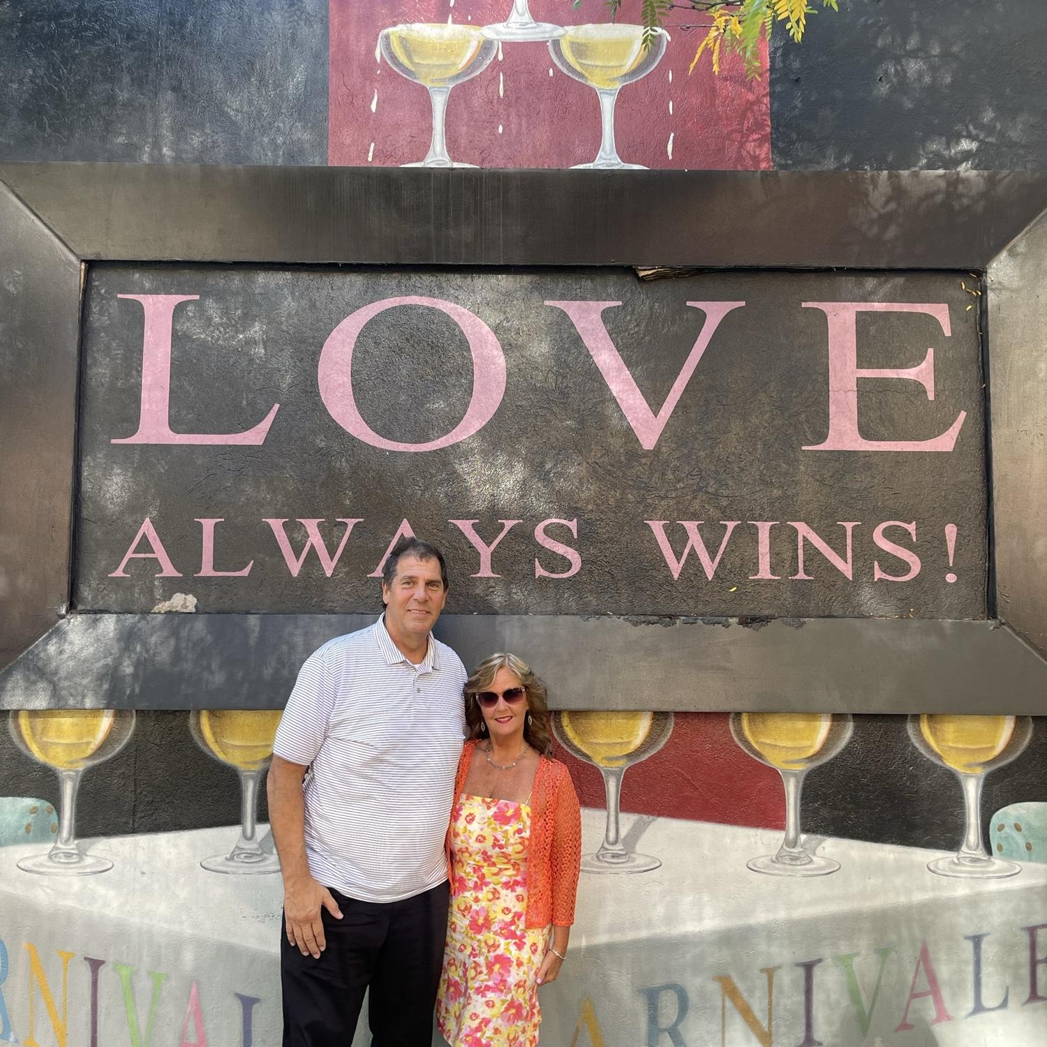 After some time of dating, Kevin‘s parents finally met Gina‘s parents at Carnival in Chicago.