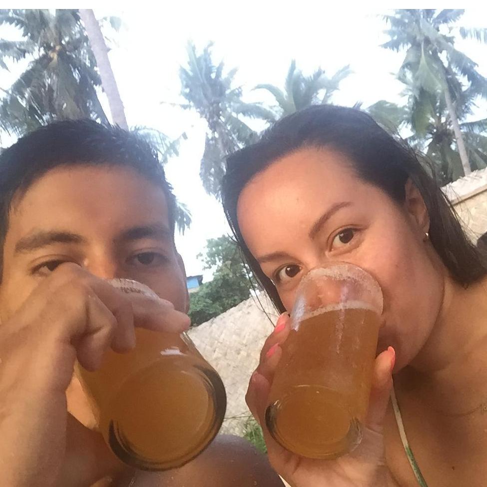 Mauricio's first Costa Rican michelada in the Phillipines with calamansi juice.
La primera michelada de Mauricio "estilo tico" en las Filipinas.