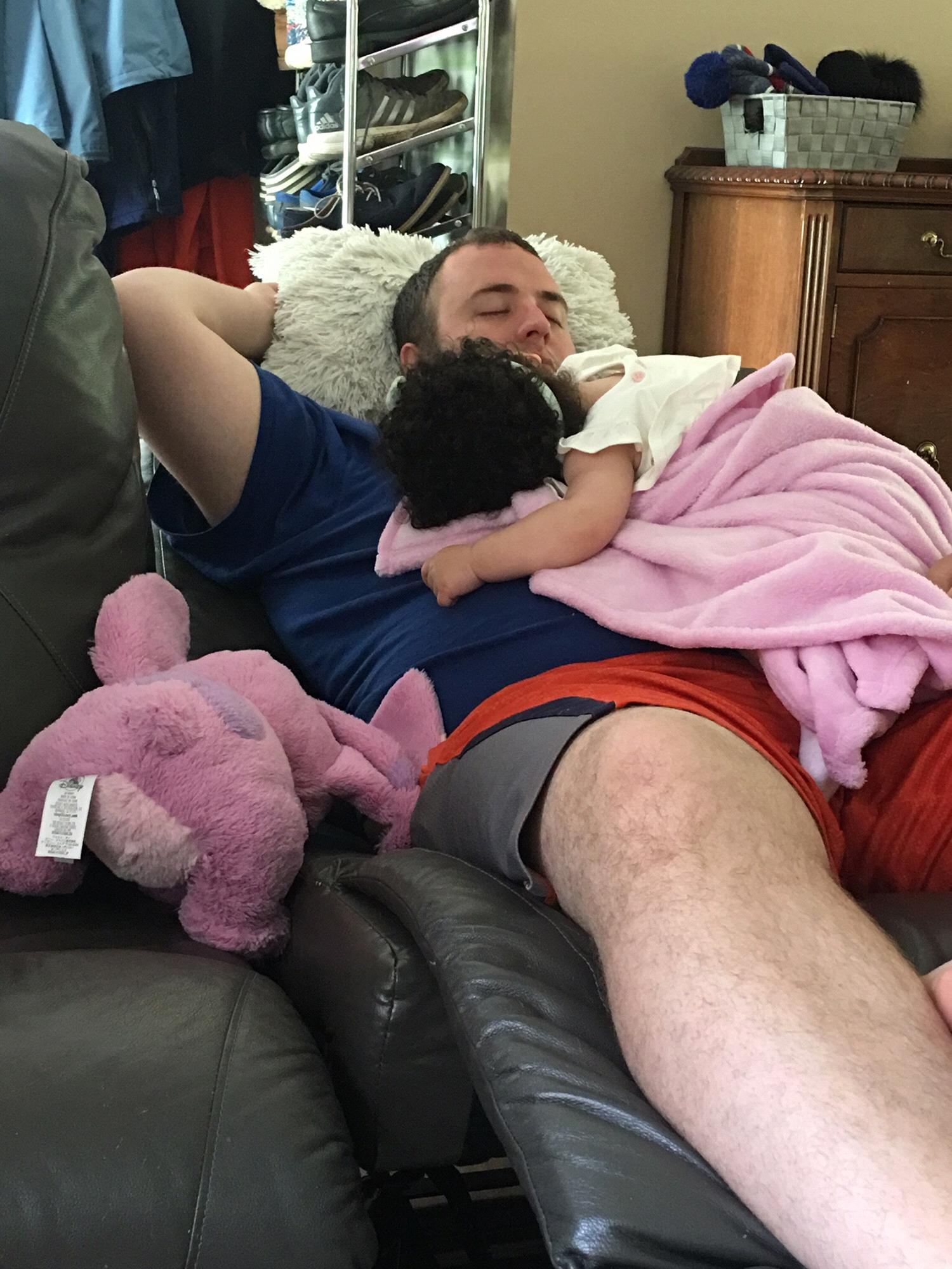 Baby “E” sleeping on Peedge❤️