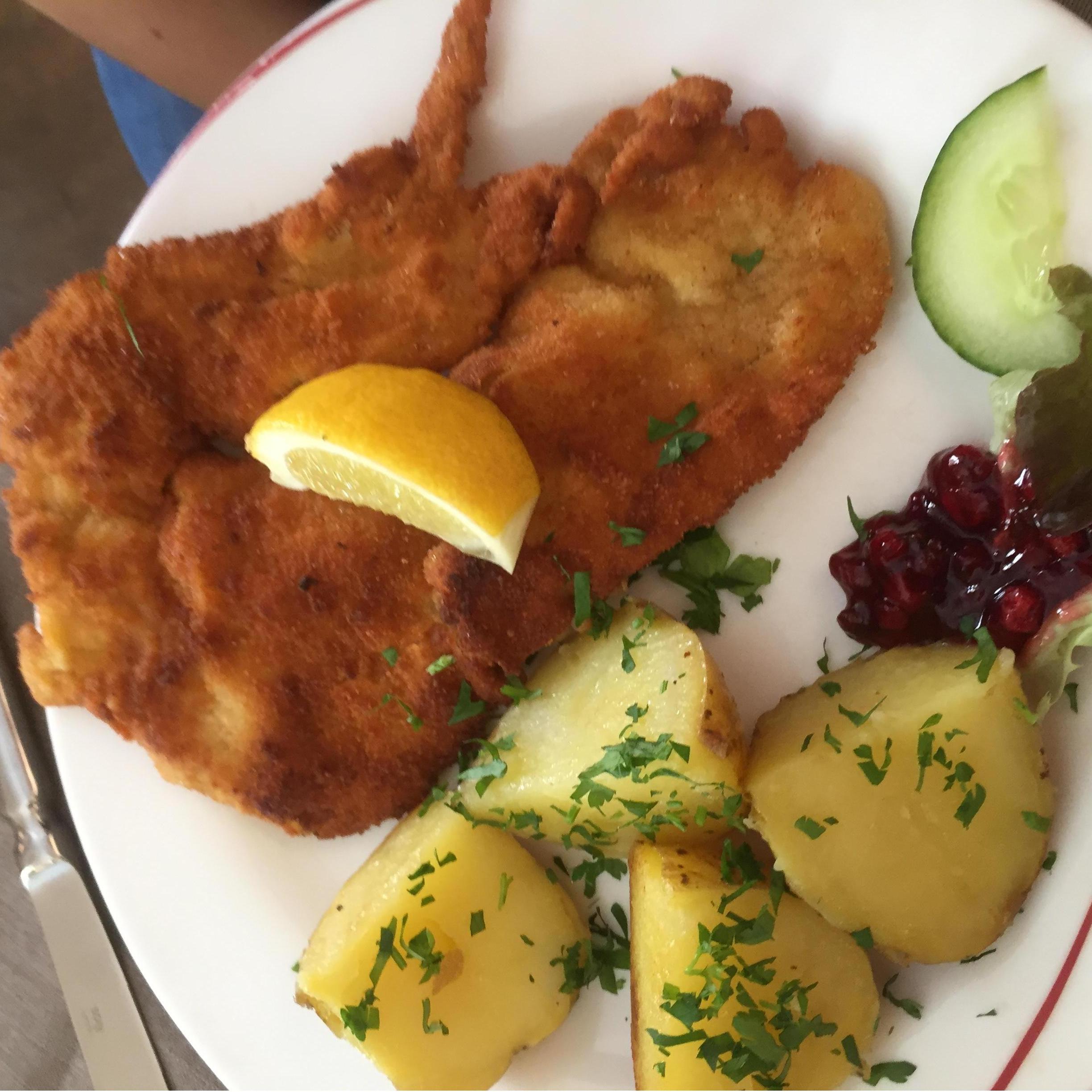 May 23, 2018: Cait's lunch of schnitzel and potatoes in Salzburg, which also subsequently became her favorite meal for the rest of the trip. So delicious!!