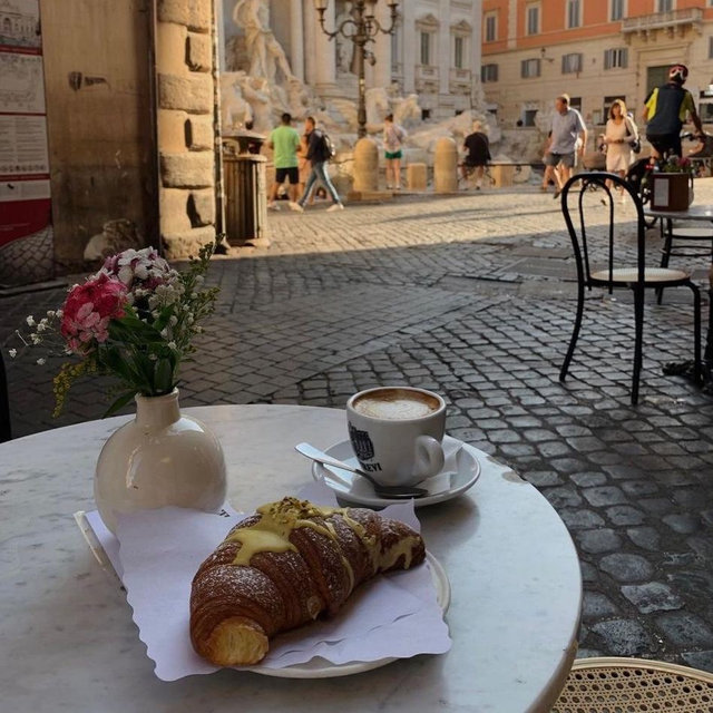 ☕ Coffee & Pastry dates in Italy