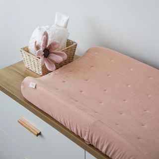 Violet Daisy Tuck Cotton Quilted Change Pad Cover