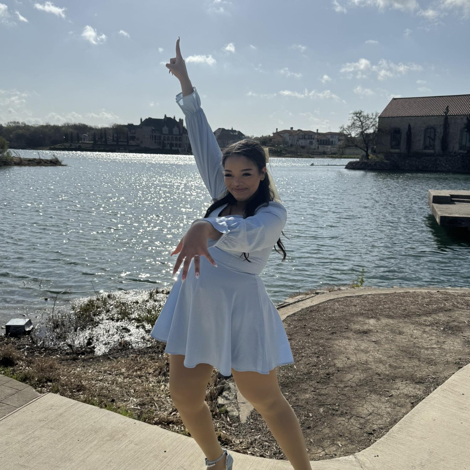 just a kitty getting her boogie on! 🕺