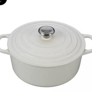 Le Creuset 5.5-Quart Signature Round Dutch Oven White