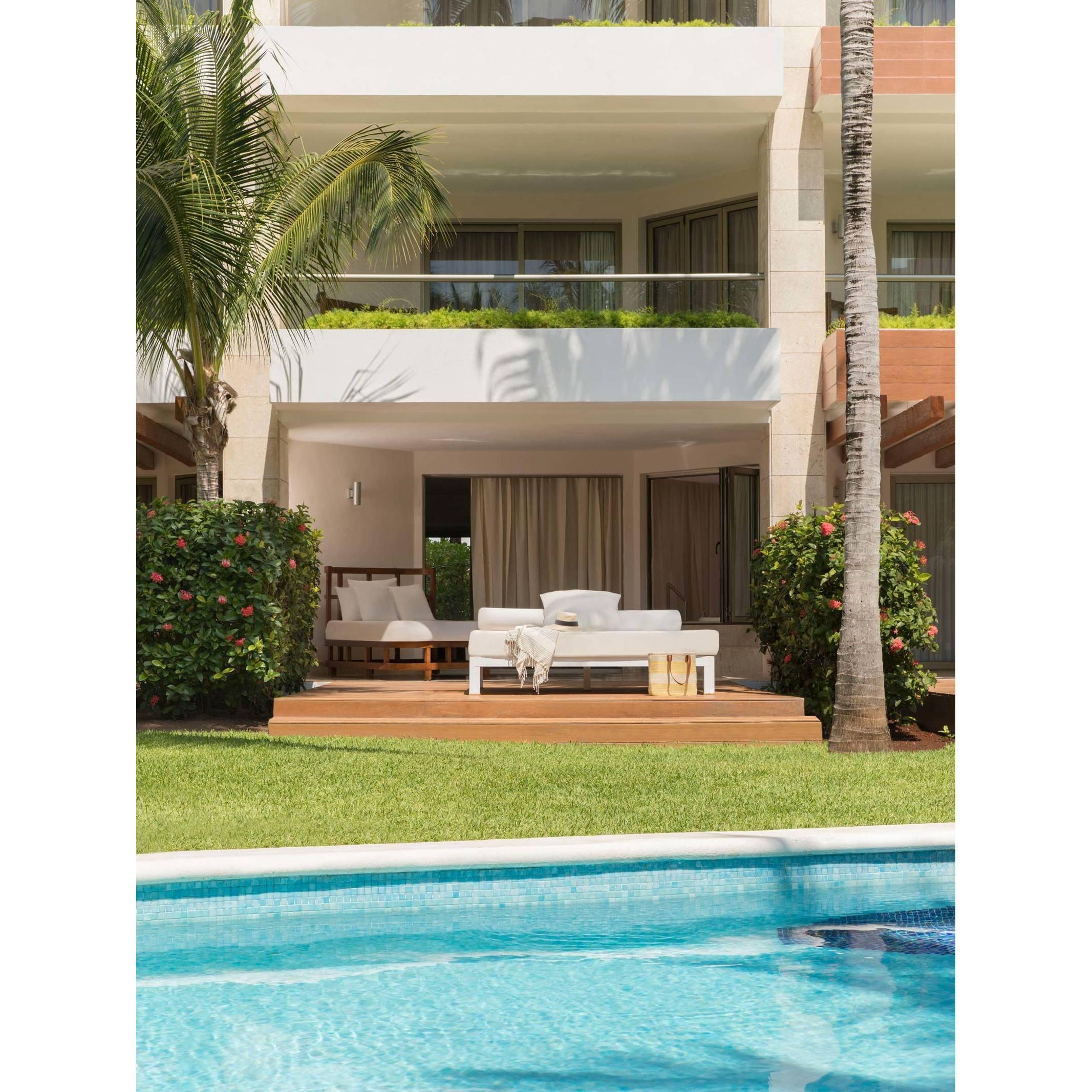 Swim-Up Suite Exterior