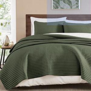 WRENSONGE King Size Quilt-3 Pieces Lightweight Bedspreads Olive Green King Quilt Bedding Set for All Seasons, Soft Summer Coverlet with 2 Pillow Shams Suitable for Bed, Couch, Quilt Blanket