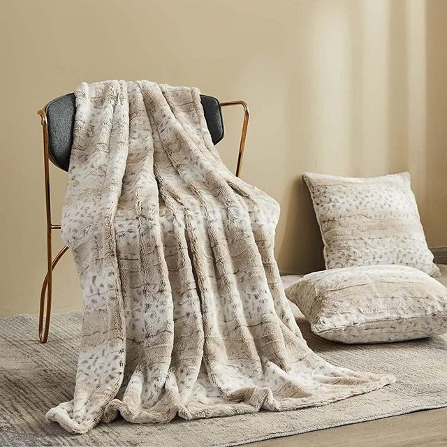 XeGe 3 Pieces Soft Faux Fur Throw Blanket Set, Cheetah Print Brushed Fuzzy Couch Blanket and Pillow Covers, Cozy Fluffy Plush Blanket 50x60 Pillow Cases 20x20 for Bed Living Room, Print Snow Leopard