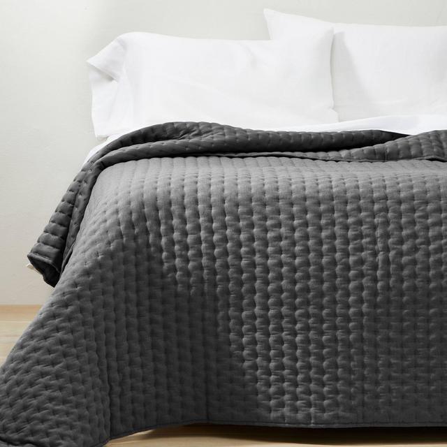 King/California Cashmere Blend Quilt Dark Gray - Casaluna™