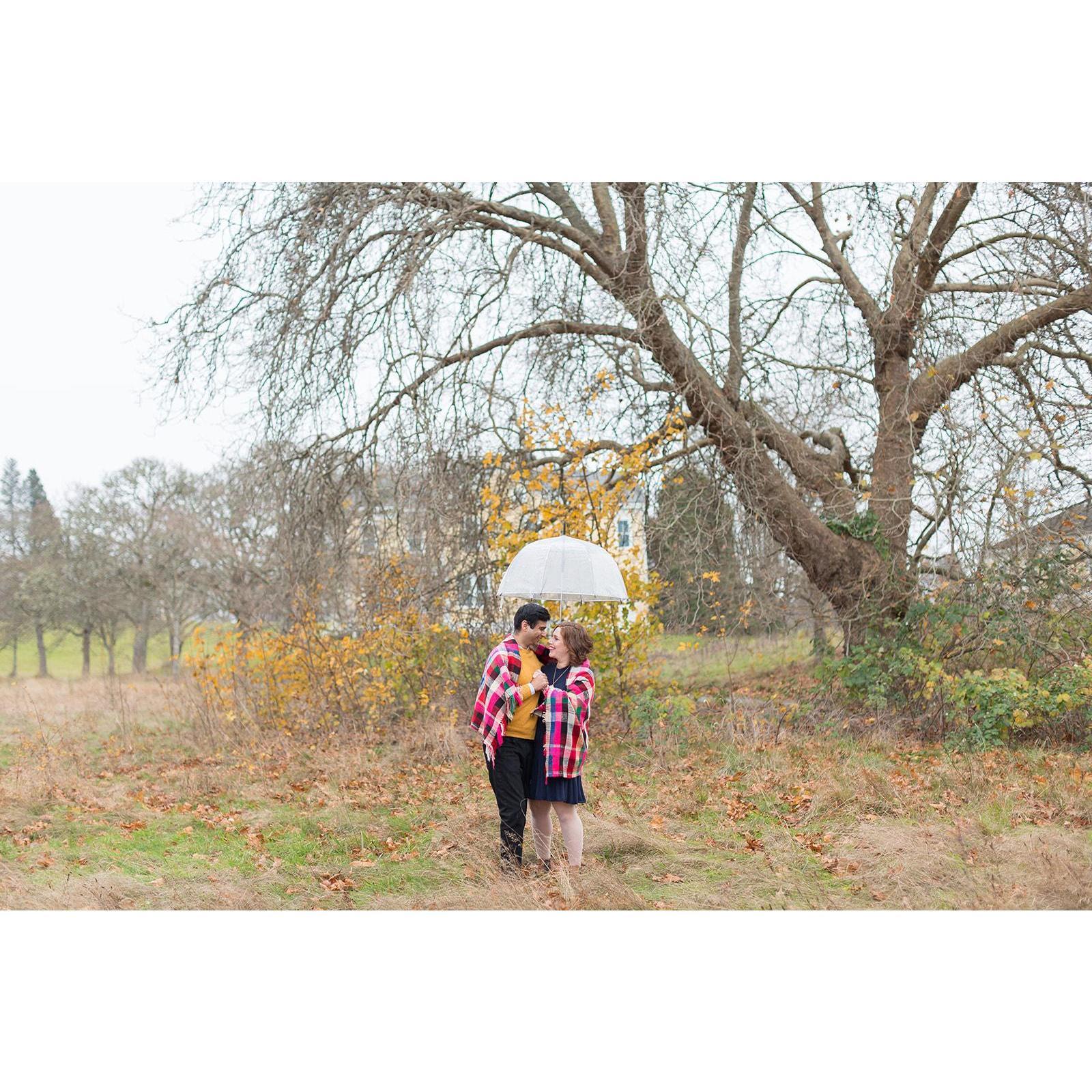 Engagement pictures in Discovery Park in Seattle, Washington. Photographer: Sarah Harris