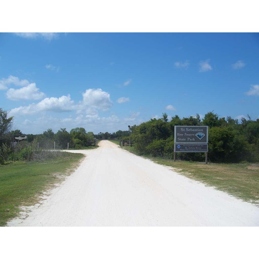 enter through here and park along the road and walk up to the big oaks.