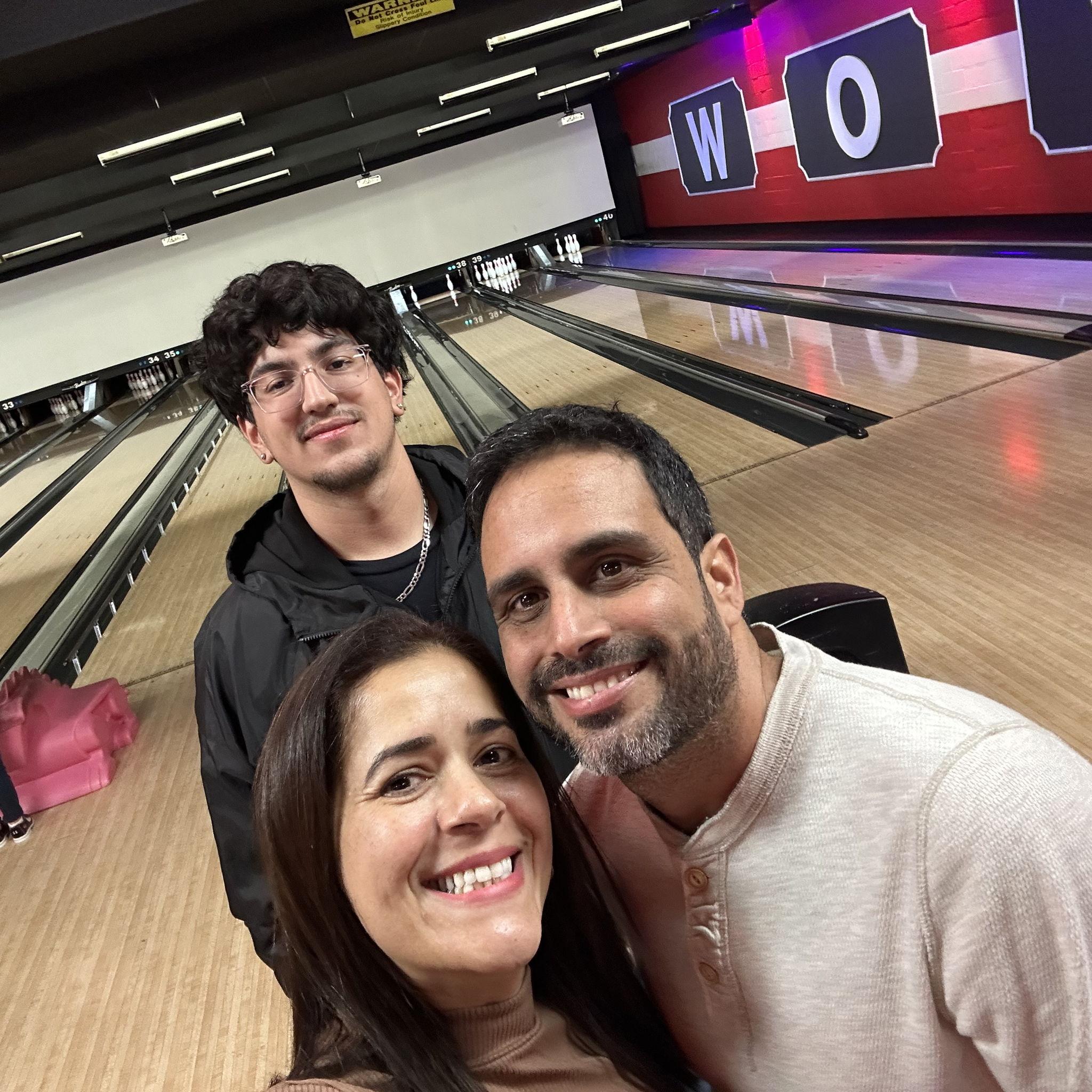Con Niko en el bowling