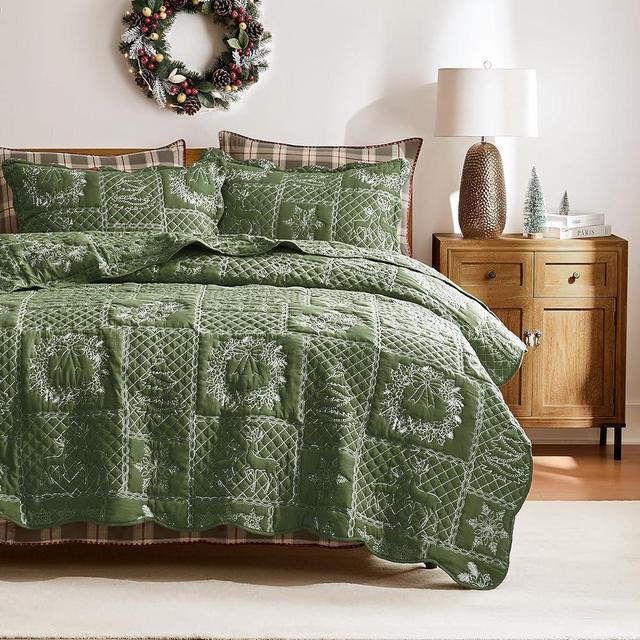 WDCOZY Christmas California Cal King Size Quilt Bedding Sets with 2 Shams, Oversized Green Patchwork Lightweight Xmas Bedspread Coverlet with Tree Reindeer Snowflakes Pattern, Thin Comforter, 3 Pieces