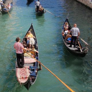 Private Gondoliering Lesson on the Venice Canals for 2
