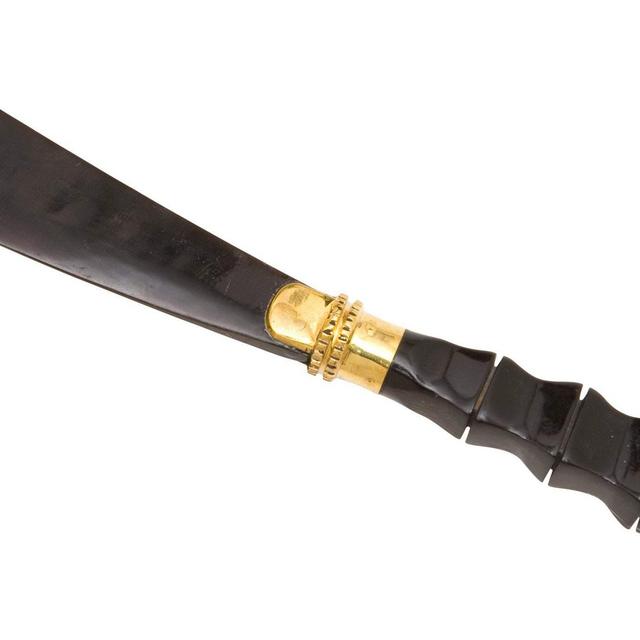 Carved Black Horn Spreader