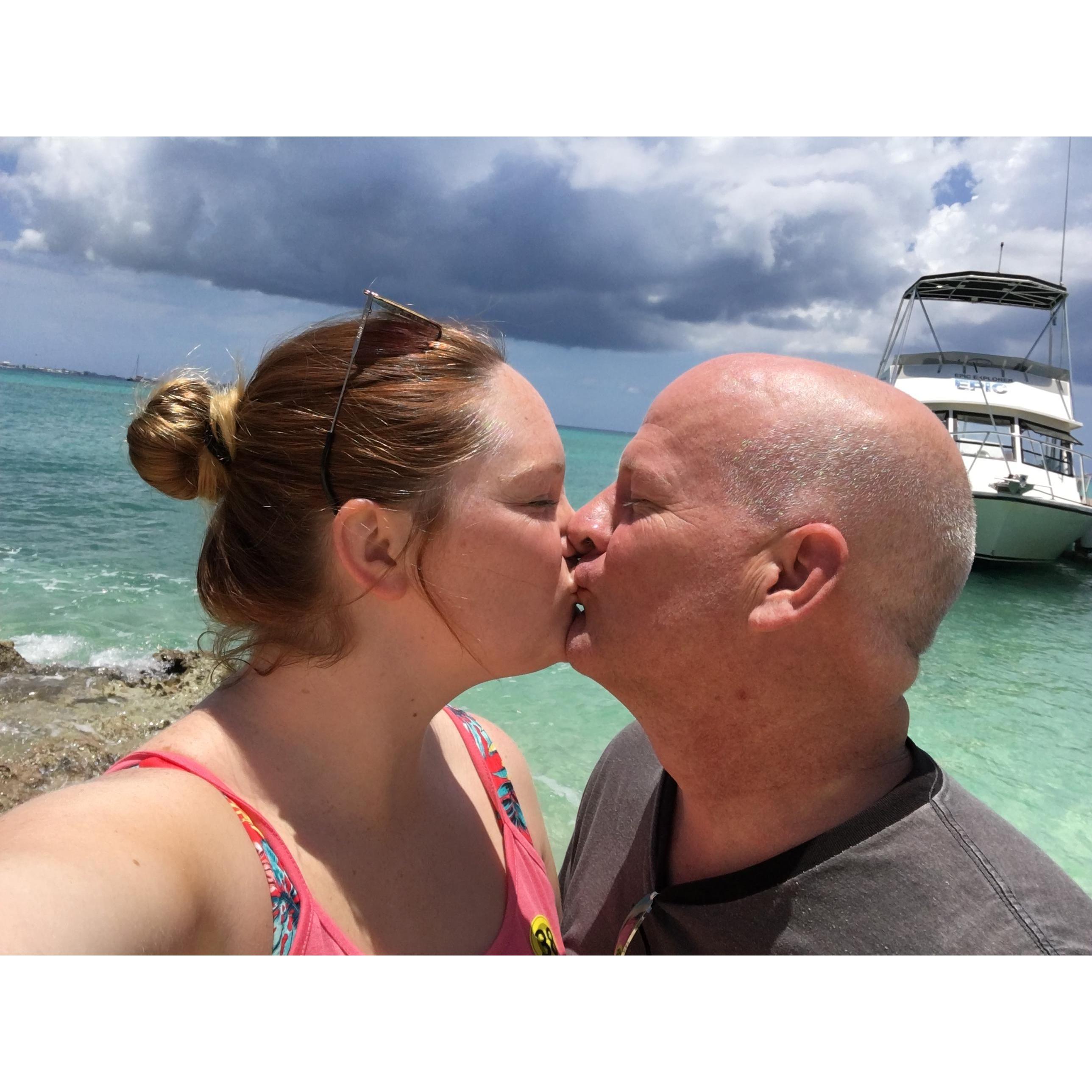 Who doesnt love a bit of love by the ocean!