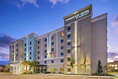 The Wedding Website of Emily Hauff and Ryan MacCallum