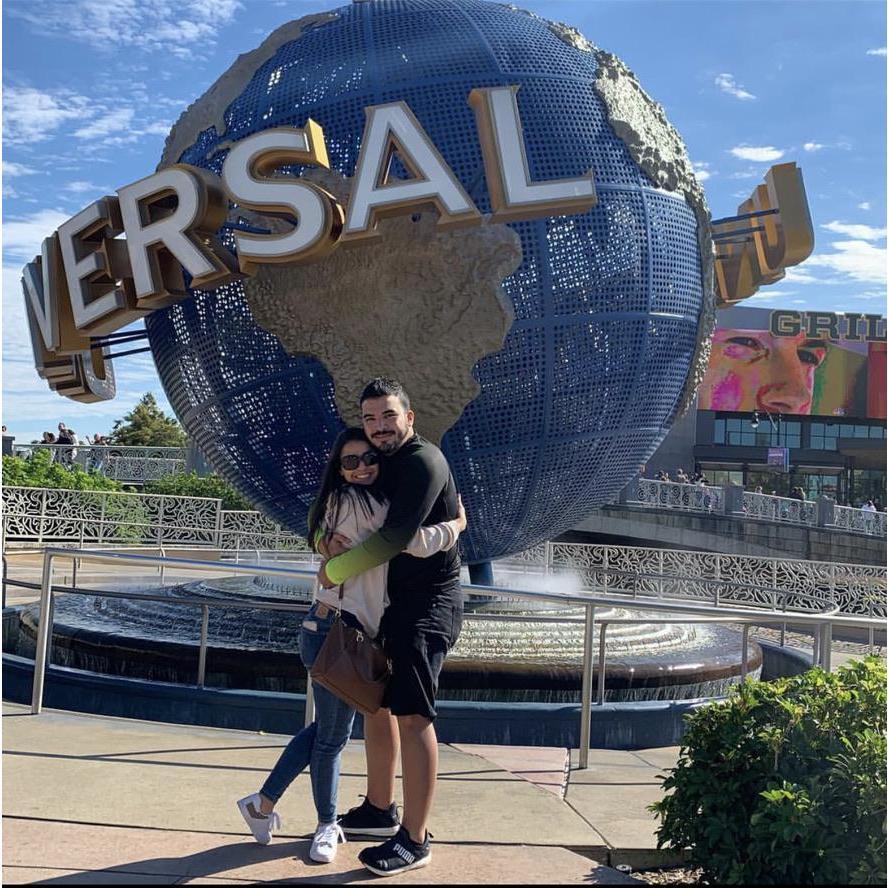 Conocimos juntos Universal. El me llego de sorpresa a Orlando.
