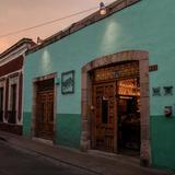 Tata Mezcalería + Cocina