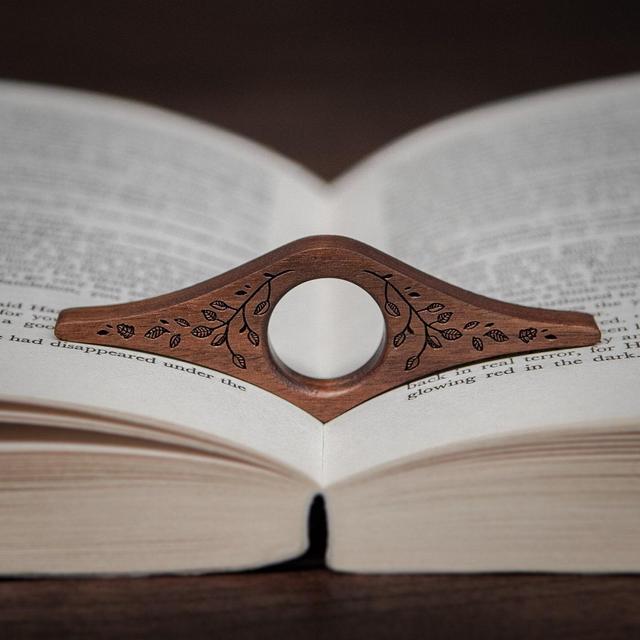 Wooden Thumb Page Holder - Leaves | Reading Ring | Solid Walnut